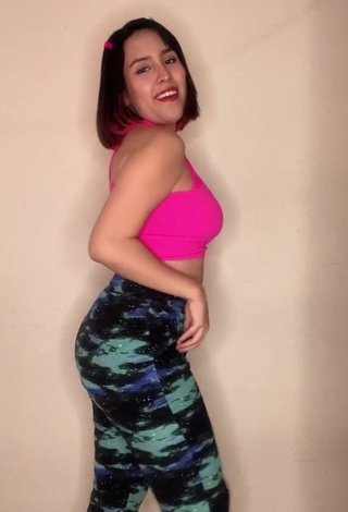 2. andysistar407 is Showing Lovely Butt while Twerking