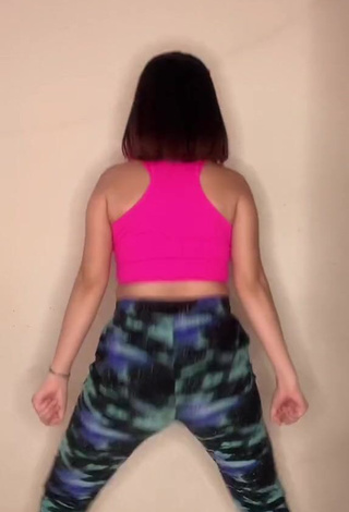 4. andysistar407 is Showing Lovely Butt while Twerking