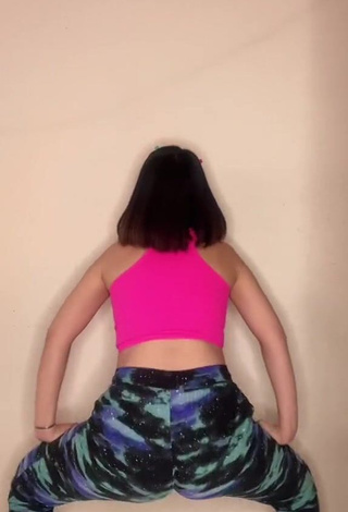 5. andysistar407 is Showing Lovely Butt while Twerking