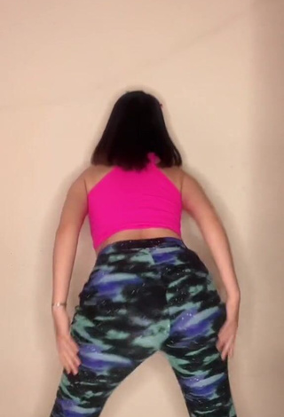 6. andysistar407 is Showing Lovely Butt while Twerking