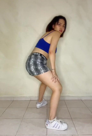 2. andysistar407 is Showing Wonderful Butt while Twerking