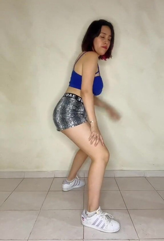 4. andysistar407 is Showing Wonderful Butt while Twerking