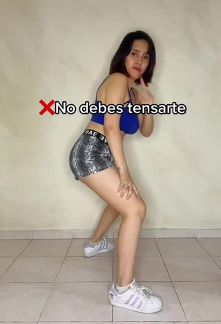 5. andysistar407 is Showing Wonderful Butt while Twerking