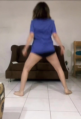 3. andysistar407 Demonstrates Dazzling Butt while Twerking