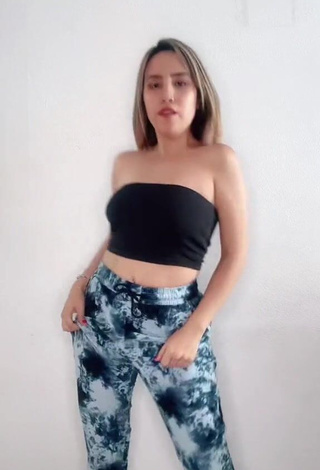 2. Seductive andysistar407 Shows Cleavage in Black Tube Top