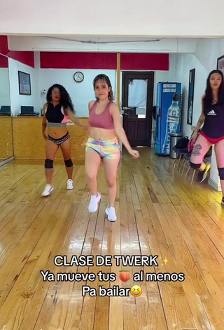 2. andysistar407 Shows her Inviting Butt while Twerking