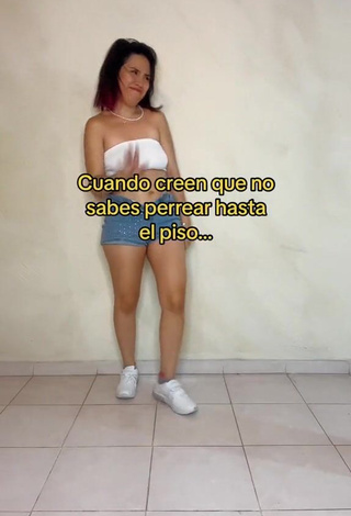 2. Sweetie andysistar407 in White Tube Top while Twerking