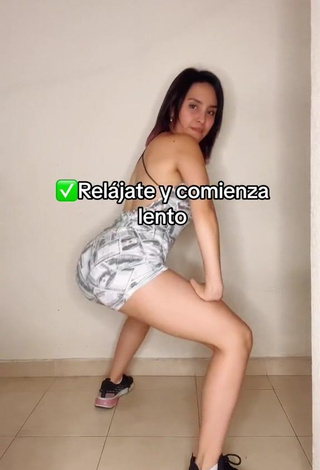 6. Breathtaking andysistar407 Shows Butt while Twerking