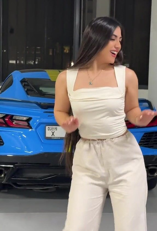 3. Sweetie Aydas Shows Cleavage in White Crop Top