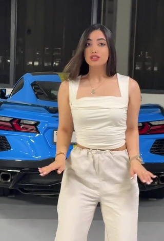 4. Sweetie Aydas Shows Cleavage in White Crop Top