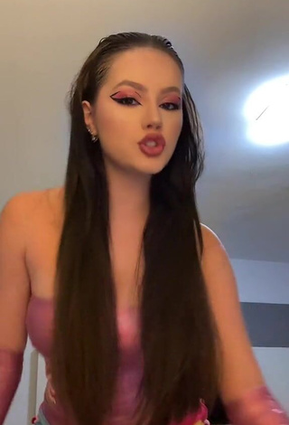 2. Hot bela Shows Cleavage in Tube Top