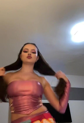4. Hot bela Shows Cleavage in Tube Top