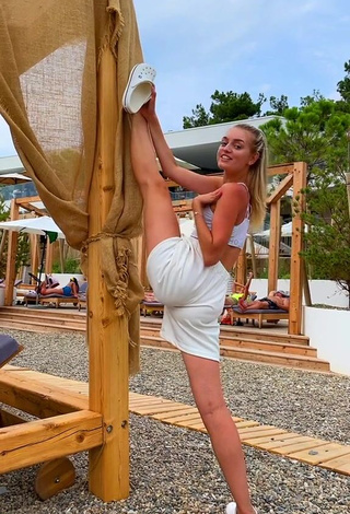 4. Diana Belitskay Looks Really Cute in White Crop Top at the Beach while Stretching