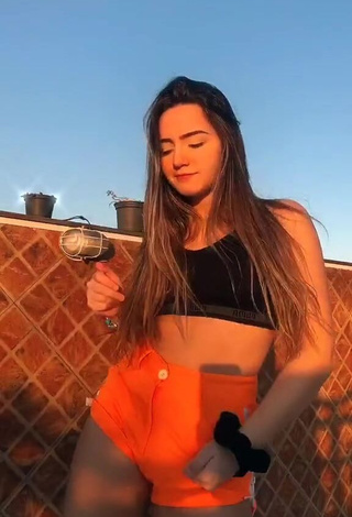 6. Sexy Camilla Rocha Shows Cleavage in Black Crop Top