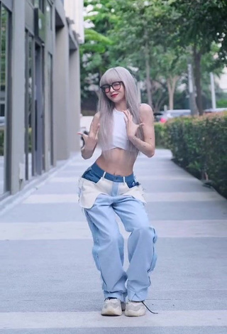 3. Alluring Bùi Thảo Ly in Erotic White Crop Top
