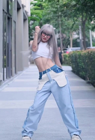 4. Alluring Bùi Thảo Ly in Erotic White Crop Top