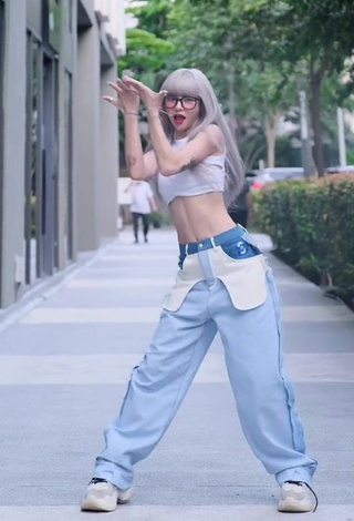 5. Alluring Bùi Thảo Ly in Erotic White Crop Top