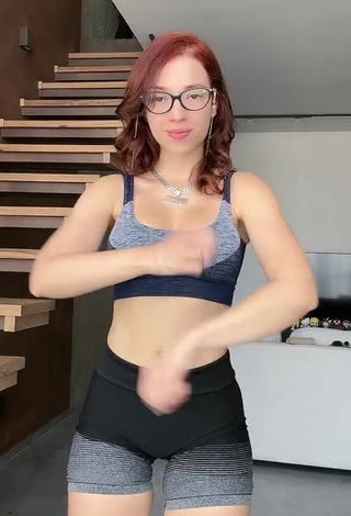 2. Sexy Cibelly Ferreira Shows Cleavage in Sport Bra