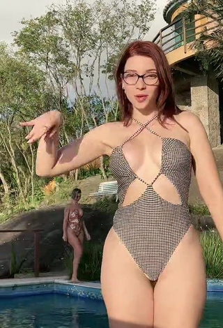 Hot Cibelly Ferreira Shows Butt