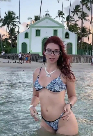 4. Sexy Cibelly Ferreira Shows Butt in the Sea