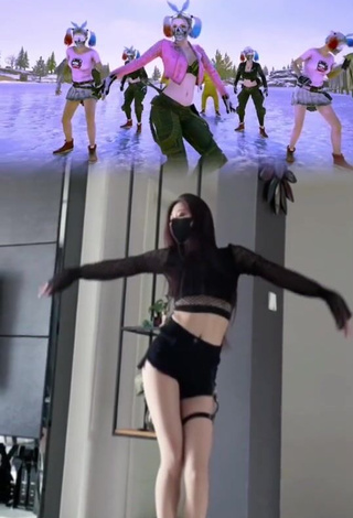 2. Really Cute Han Qui Shows Cosplay