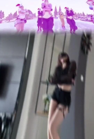 4. Really Cute Han Qui Shows Cosplay