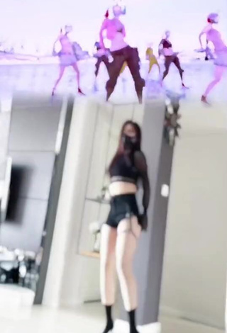 5. Really Cute Han Qui Shows Cosplay