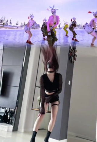 6. Really Cute Han Qui Shows Cosplay