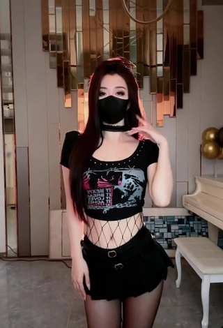 Beautiful Han Qui in Sexy Crop Top