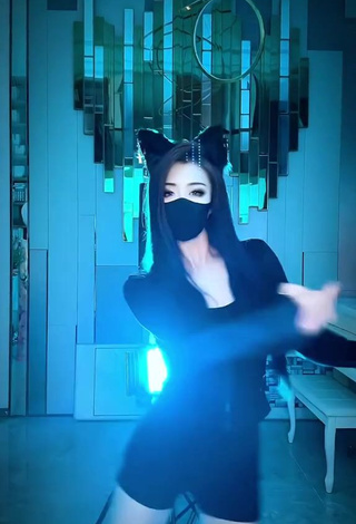 2. Sexy Han Qui Shows Cosplay