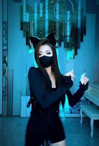 5. Sexy Han Qui Shows Cosplay