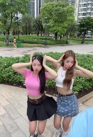 3. Sexy Cindy Diễm Mii in White Crop Top