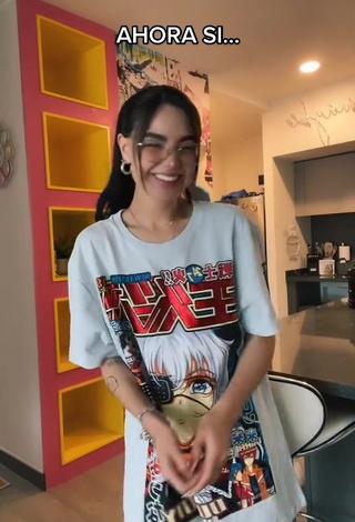 3. Sexy Darian Rojas in Top while Twerking