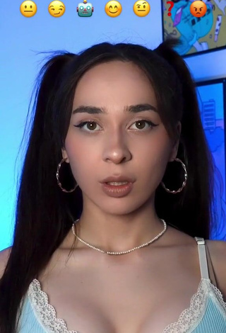 2. Lovely Elsarca Shows Cleavage