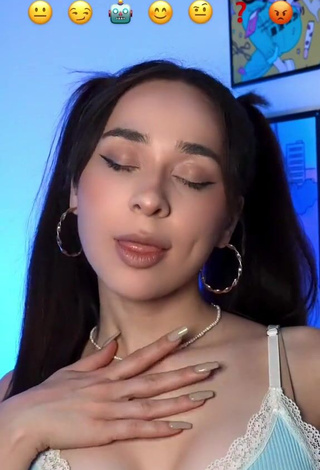 4. Lovely Elsarca Shows Cleavage