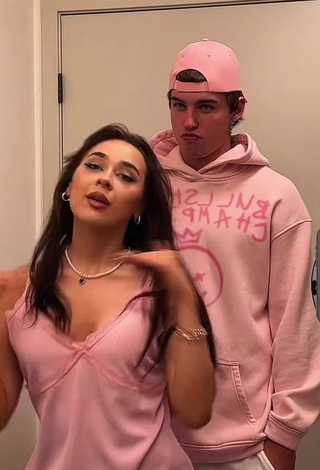 2. Cute Elsarca Shows Cleavage in Pink Dress