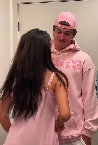 5. Cute Elsarca Shows Cleavage in Pink Dress