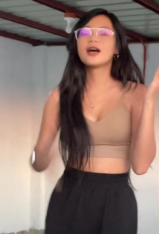 2. Magnificent Eya Borja Shows Cleavage in Beige Crop Top