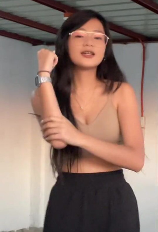 4. Magnificent Eya Borja Shows Cleavage in Beige Crop Top