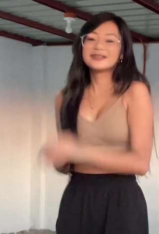 5. Magnificent Eya Borja Shows Cleavage in Beige Crop Top