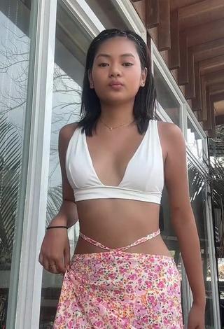 Amazing Eya Borja Shows Cleavage in Hot White Bikini Top
