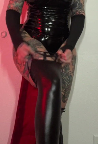 2. Pretty Heidi Lavon Shows Cosplay