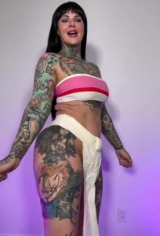 5. Cute Heidi Lavon Shows Cleavage in Tube Top