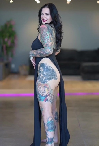 6. Breathtaking Heidi Lavon in Black Dress