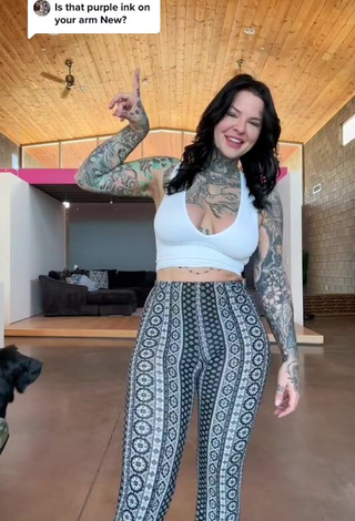 Fine Heidi Lavon Shows Cleavage in Sweet White Crop Top