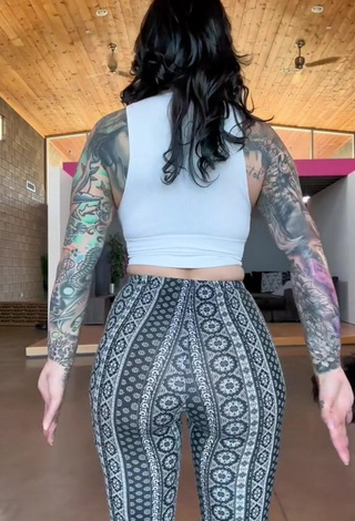 4. Fine Heidi Lavon Shows Cleavage in Sweet White Crop Top