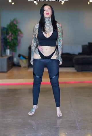 3. Alluring Heidi Lavon Shows Cleavage in Erotic Black Crop Top
