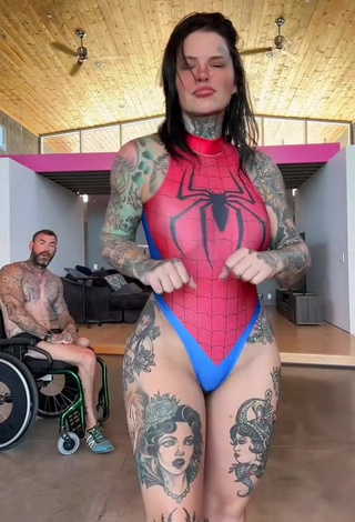 2. Sweetie Heidi Lavon Shows Cosplay