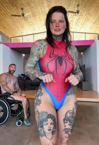 3. Sweetie Heidi Lavon Shows Cosplay