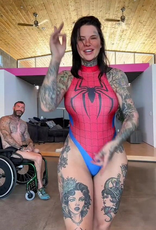 6. Sweetie Heidi Lavon Shows Cosplay